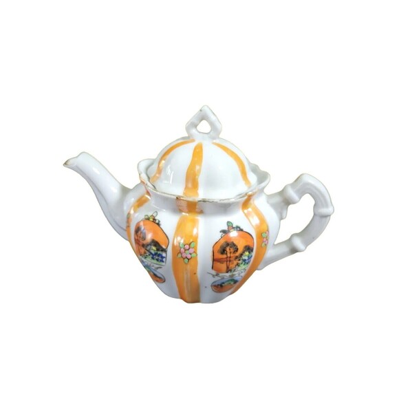 Vintage Mepoco‎ Ware Made In Japan Little Teapot With Gold Detail - Picture 1 of 5